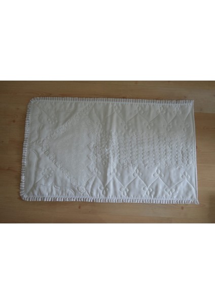 El Emeği Dantelli Seccade Takımı – Şık ve Zarif Tasarım