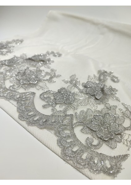 Beyaz Kadife Gri Güpürlü Çiçek Desenli Havlu