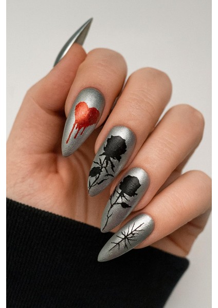 Halloween Kanlı Eller Tırnak Dövmesi modelleri