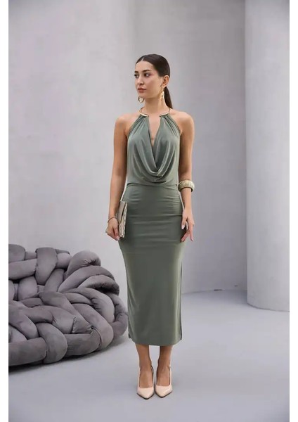 Boyundan Aksesuarlı Degaje Yaka Elbise fiyatları