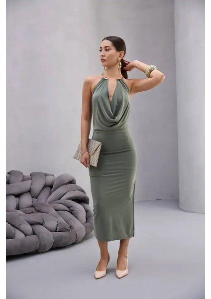 Boyundan Aksesuarlı Degaje Yaka Elbise