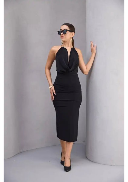 Boyundan Aksesuarlı Degaje Yaka Elbise