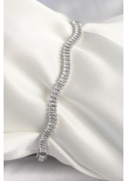 Pirinç Gümüş Renk Su Yolu Zirkon Taşlı Model Kadın Bileklik