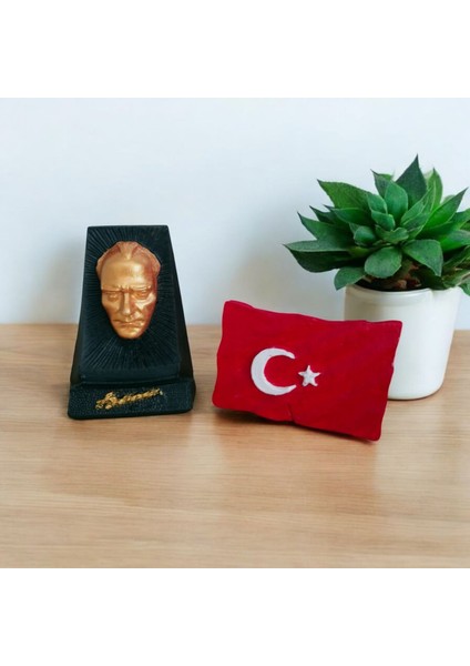🇹🇷 Cumhuriyet Özel 2’li Set – Atatürk Büstü ve Türk Bayrağı Obje