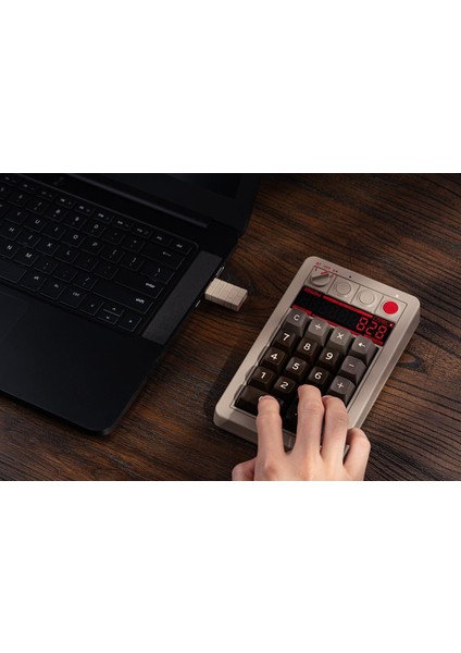 Retro 18 C64 Edition Kablosuz Mekanik Numpad , Hesap Makinesi Modu, Windows ve Android Uyumlu modelleri