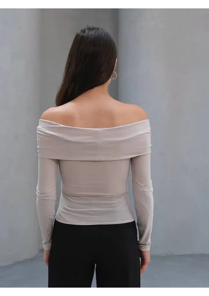 Tokalı Madonna Yaka Bluz