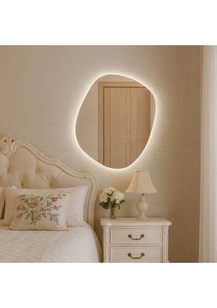 Asimetrik LED Ayna – Minimalist Organik Form Duvar Aynası modelleri