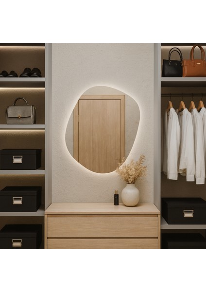 Asimetrik LED Ayna – Minimalist Organik Form Duvar Aynası