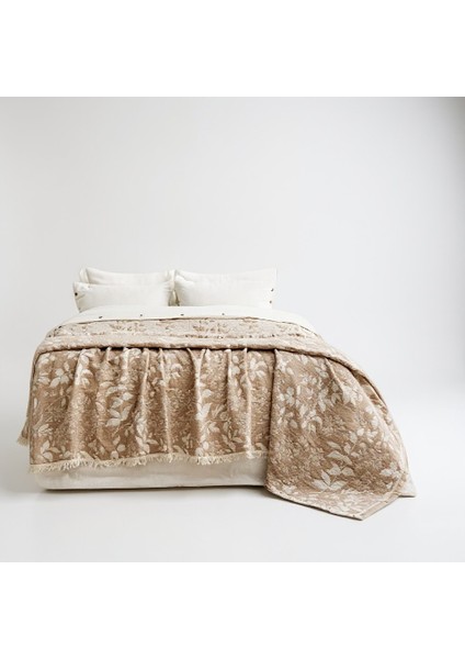 Amore Jakarlı Müslin Yatak Örtüsü – %100 Pamuk, Yumuşak ve Zarif Dokulu