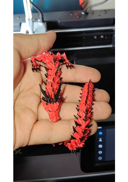 Ejderha Figürü Kırmızı Siyah Eklemli – 31 cm Detaylı 3D Tasarım – Koleksiyonluk ve Dekoratif Model