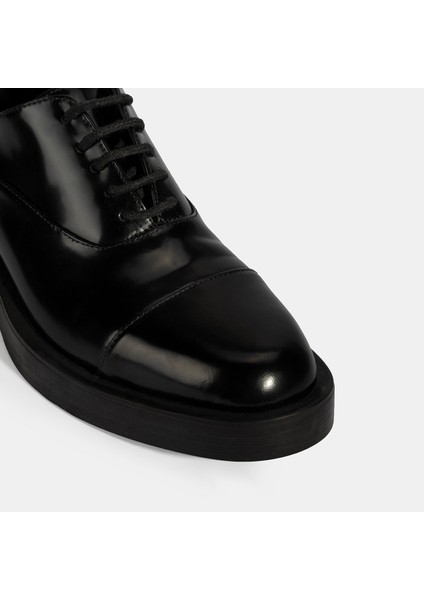 Kadın Siyah Bağcıklı Klasik Deri Ayakkabı