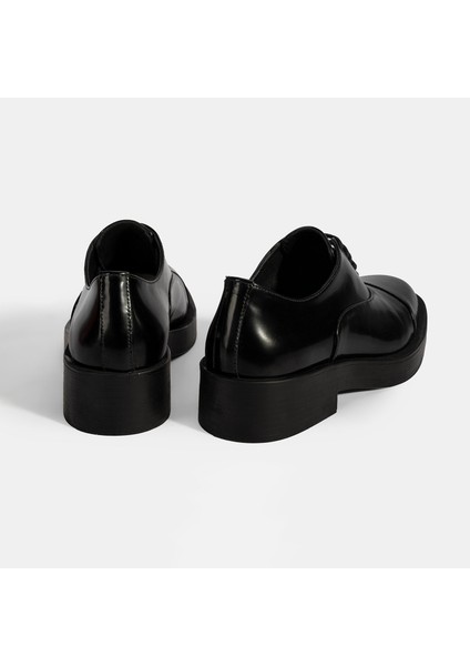 Kadın Siyah Bağcıklı Klasik Deri Ayakkabı