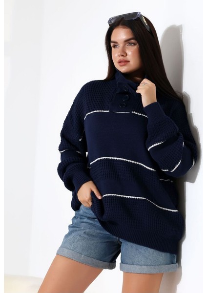 Yaka Düğmeli Ajurlu Triko Kazak