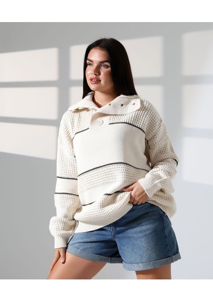 Yaka Düğmeli Ajurlu Triko Kazak
