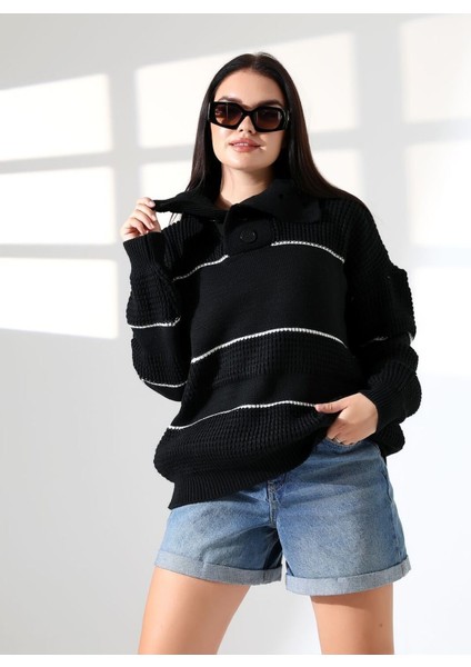 Yaka Düğmeli Ajurlu Triko Kazak