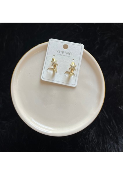 Yıldız Taşlı Altın Renk Kadın Çelik Küpe Işıltılı Zarif Şık Günlük ve Özel Gün Takı Xuping Jewelry Çelik Küpe Paslanmaz Çelik Küpe Kadın Çelik Küpe Gold Renk Altın Renk Küpe Taşlı Çelik Küpe Gold