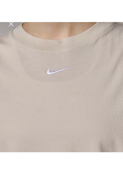 Sportswear Essential Krem Kadın T-Shirt fırsatları