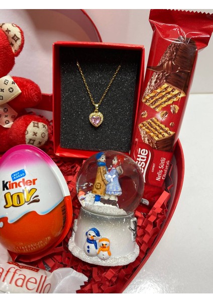 Kırmızı Kalpli Hediye Kutusu – Çelik Kolye, Işıklı Kar Küresi, Peluş Ayıcık ve Sürprizler fiyatları