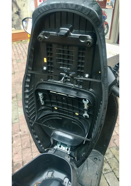 Akdeniz Sele Kaplama Activa 125 Forged Carbon Lastikli Sele Kılıfı