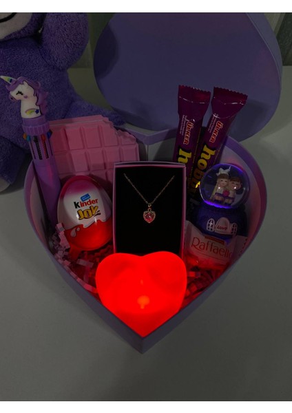 Mor Kalp Kutu Hediye Seti - Peluş Ayıcık, Işıklı Kalp, Çelik Kolye ve Tatlı Sürprizler modelleri