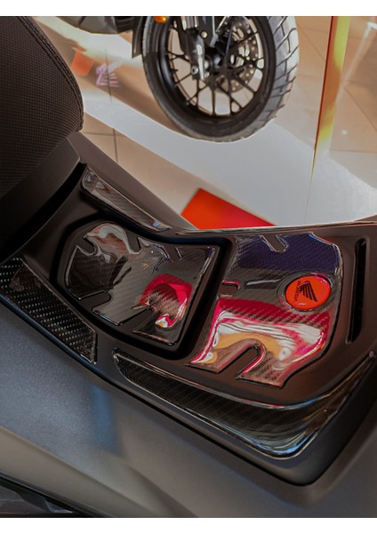 Honda Forza250 2024 ile Uyumlu Kaydırmaz 6D Karbon 7 Parça Tank Pad Seti GC20