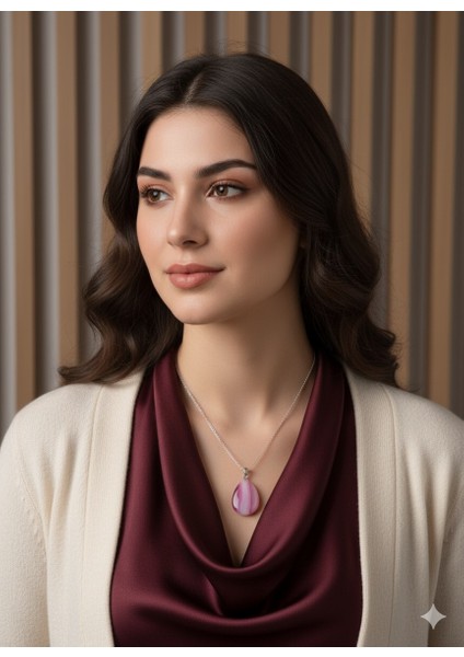 Doğal Akik Taşı, Pembe Damla Taş Kolye – Zarif Tasarım ve Doğanın Enerjisi Bir Arada