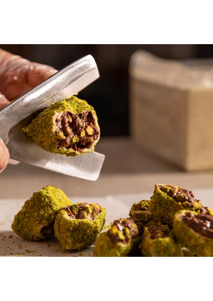 Çikolatalı Antep Fıstıklı Sarma Lokum 1250 gr modelleri