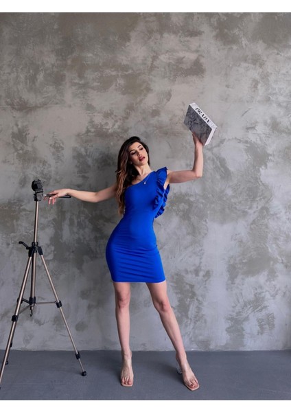 Tek Omuz Volanlı Gece Elbisesi - Mavi̇