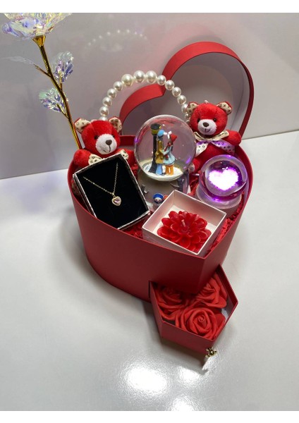 14 Şubat Sevgililer Gününe Özel Hediye Kırmızı Hediye Kutusu - Kar Küresi - Kolye - Incili Taç fiyatları