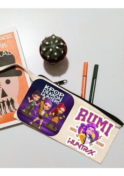 LEWİBA Kpop Demon Hunters Hunterix Rumi Tasarımlı Premium Baskı Kaliteli Fermuarlı Bej Renk Dikdörtgen Kalemlik