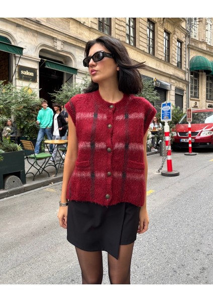 Kadın Bordo Ekose Oversize Triko Yelek fırsatları