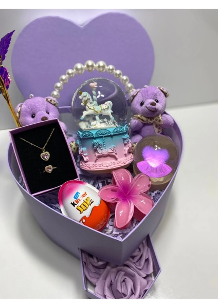 "mor Kalpli Hediye Kutusu – Kolye, Mum, Sonsuzluk Gülü, Kar Küresi ve Çikolata" fiyatları