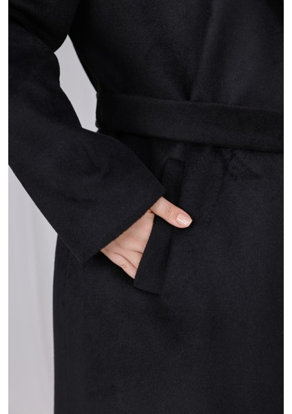 Kadın Siyah Yün Kaşe Kemer ve Astar Detay Büyük Beden Kaban