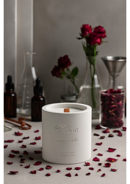 : Rose Petals : % 100 Soya Beton Mum (Gül Yaprakları Özü)