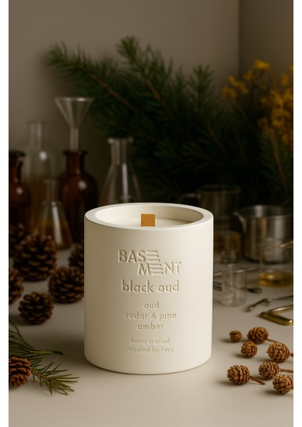 : Black Oud : Dekoratif % 100 Soya Beton Mum (Oud, Sedir, Çam, Sarı Amber)