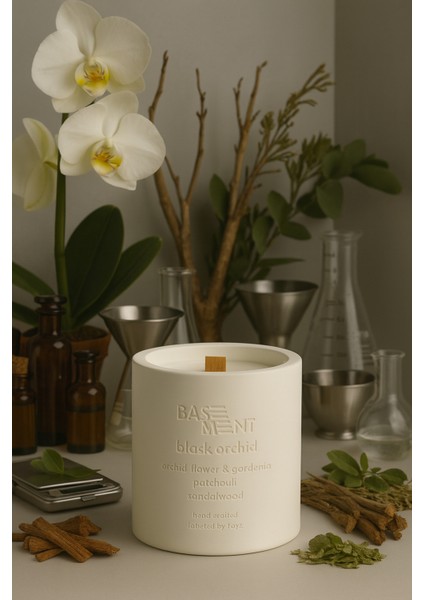: Black Orchid : Dekoratif % 100 Soya Beton Mum (Orkide Çiçeği, Gardenia, Paçuli, Sandal Ağacı)