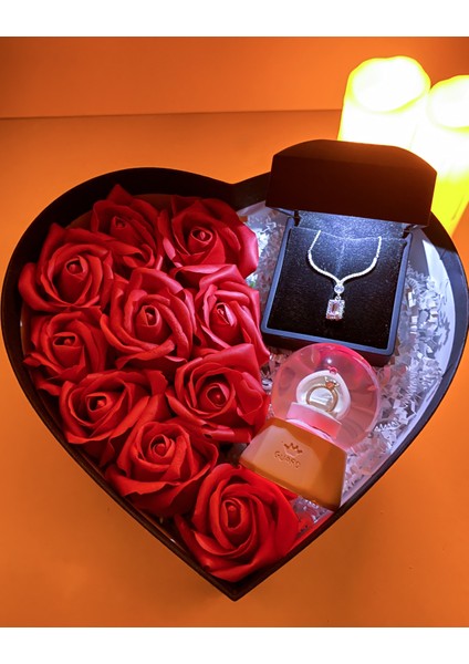 Bir Kalp, Bir Aşk, Bir Hediye Kutusu - 925 Ayar Gümüş Kolye