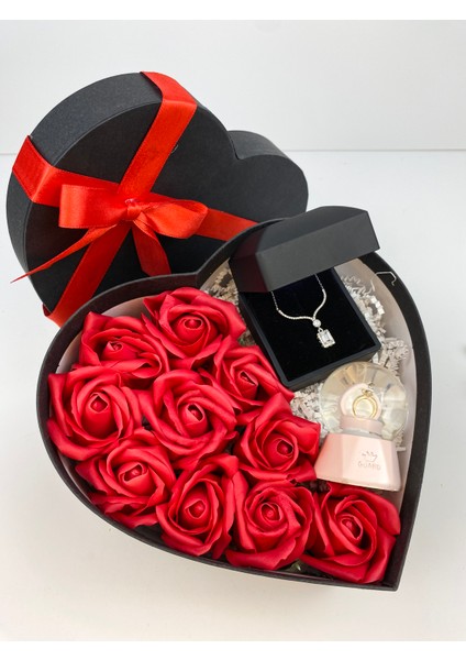 Bir Kalp, Bir Aşk, Bir Hediye Kutusu - 925 Ayar Gümüş Kolye fiyatları