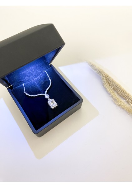 Bir Kalp, Bir Aşk, Bir Hediye Kutusu - 925 Ayar Gümüş Kolye modelleri