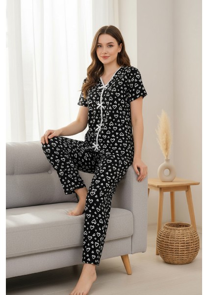 Kadın Siyah Kalp Desenli Fiyonklu Kısa Kollu Uzun Pijama Takımı