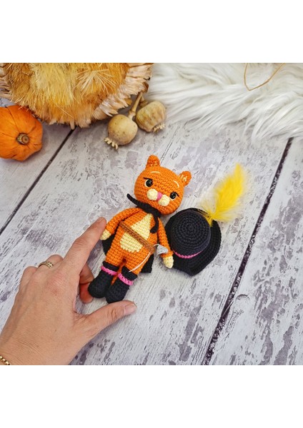 Amigurumi Çizmeli Kedi Örgü Oyuncak