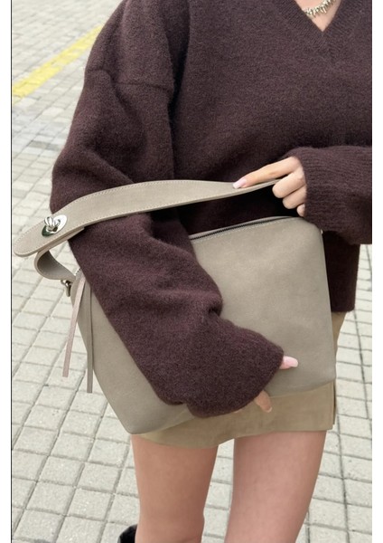 Sera El ve Omuz Çantası