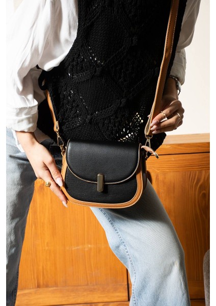 , 3 Bölmeli, Kilit Detaylı, SİYAH CAMEL Bayan Çapraz Çantası