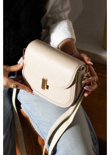 , 3 Bölmeli, Kilit Detaylı, KREM Bayan Çapraz Çantası