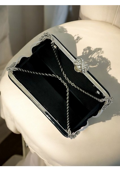 Lacivert Renk Simli Saten Gümüş ve Inci Detaylı Zincir Askılı Kadın Abiye Çanta Düğün Nişan Balo