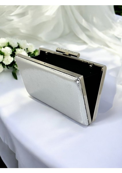 Yeni Model Gümüş Renk Parlak Desenli Zincir Askılı Kadın Abiye Çanta Düğün Nişan Mezuniyet modelleri