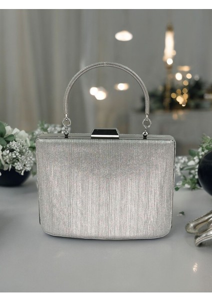 Gümüş Gri Lame Renk Lazer Desen Büyük Boy Metal Saplı Zincir Askılı Abiye Çanta