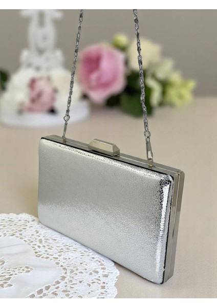 Yeni Model Gümüş Renk Parlak Desenli Zincir Askılı Saplı Kadın Abiye Çanta Düğün Nişan Mezuniyet