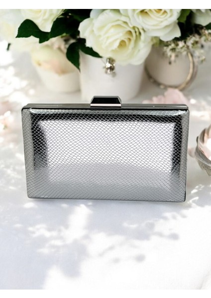 Gümüş Renk Balıksırtı Desenli Parlak Rugan Deri Kadın Abiye Çanta Düğün Nişan fiyatları