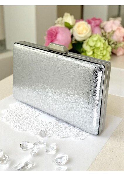 Yeni Model Gümüş Renk Parlak Desenli Zincir Askılı Saplı Kadın Abiye Çanta Düğün Nişan Mezuniyet